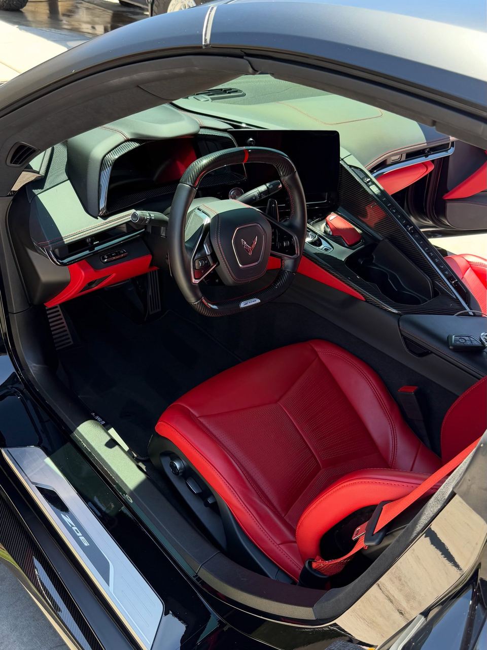 Corvette Z06 interior, red leather seat and carbon-fiber door sill